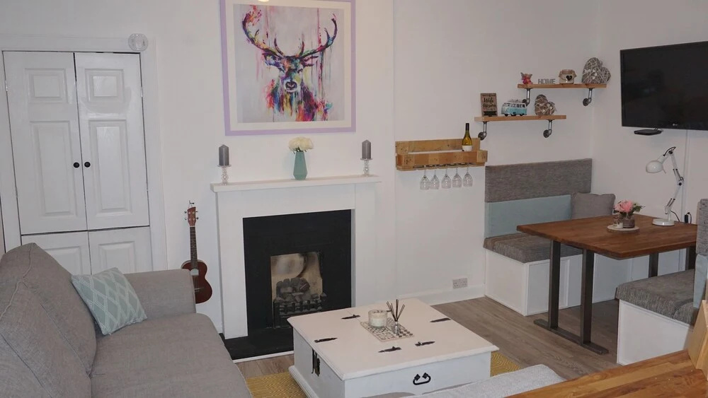 2 Bedroom Flat in Edinburgh With Free Parking