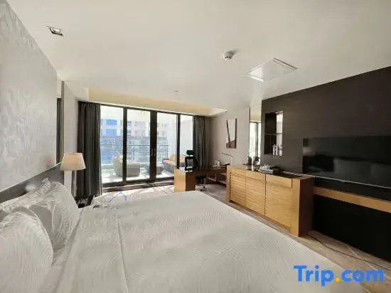 Deluxe Double room with balcony (full double bed)