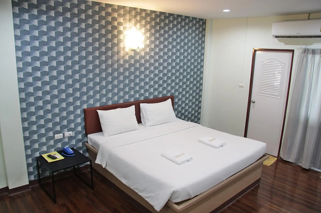 Standard Double room with balcony (full double bed)