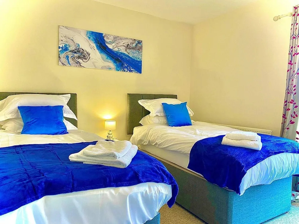 Stunning 3-bed House in Bedford, Quiet Location