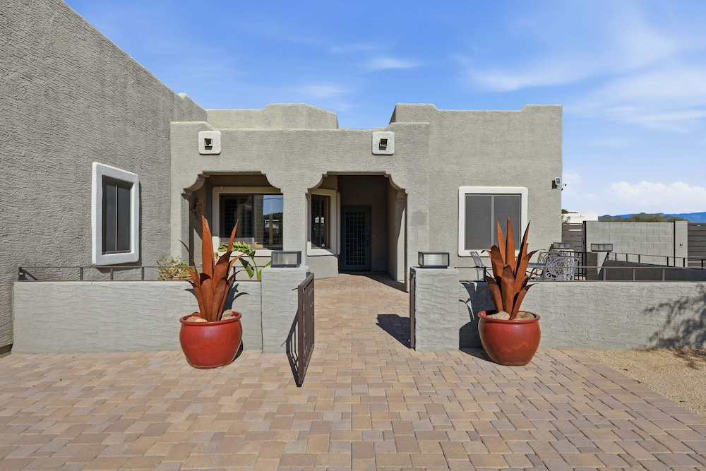Alanamari Desert Estate, Pool, Spa, Casita 4 Bedroom Home