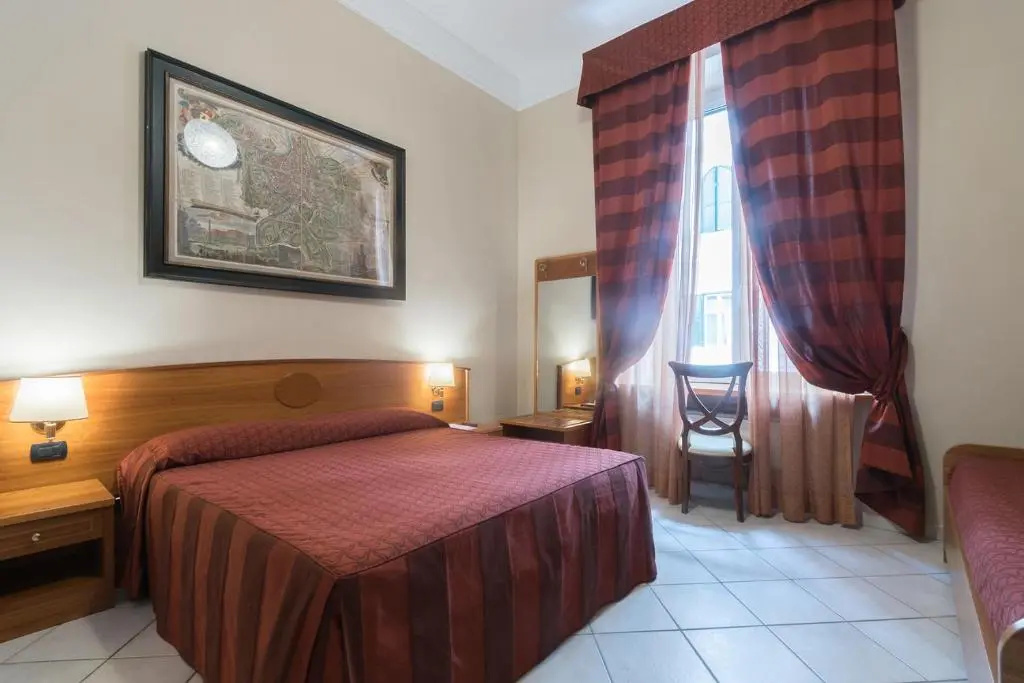 Standard Triple room