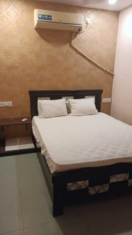 iROOMZ Lake View Palace