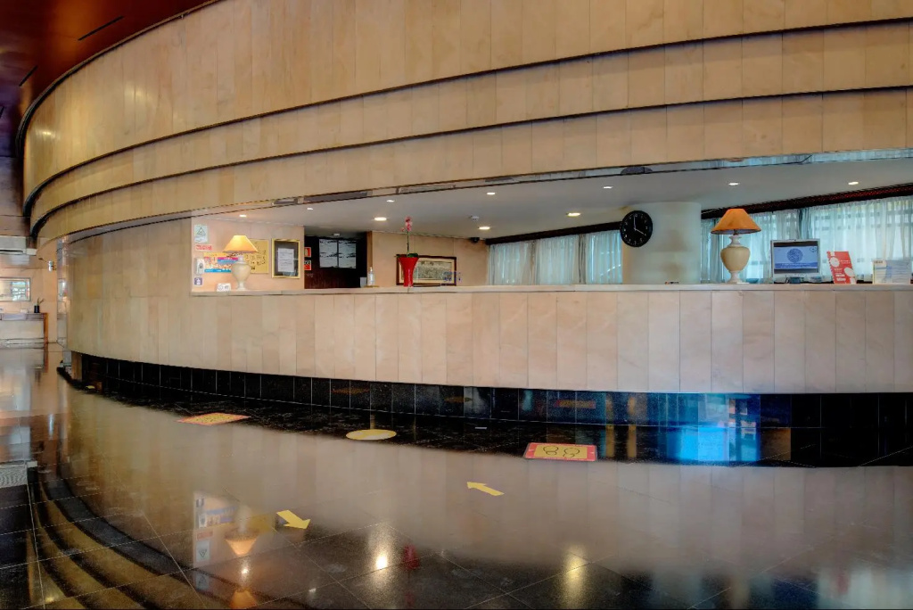 Lobby & Reception