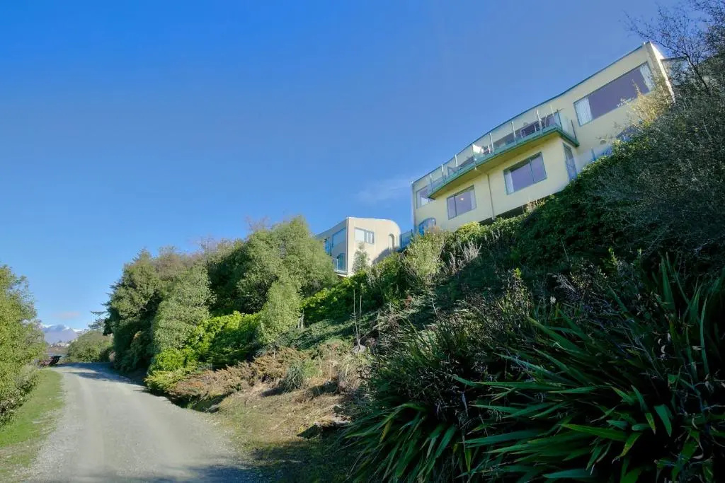 Frankton House - Queenstown Holiday Home