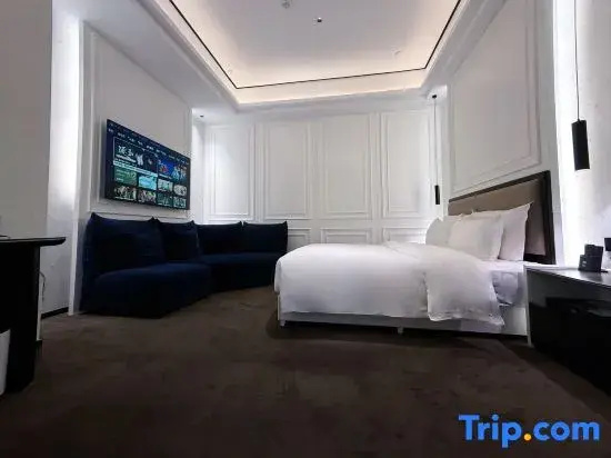 2 Bedrooms Deluxe Triple Suite