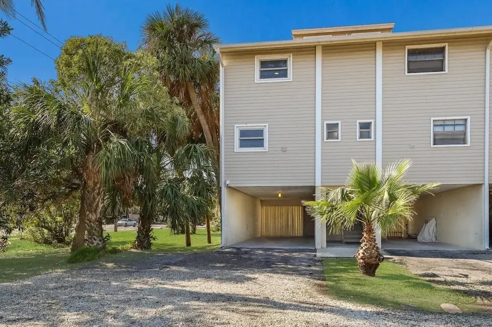 The Getaway 2 Bedroom Condo by Redawning