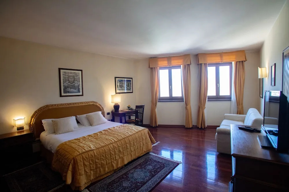 Deluxe Double room with view (full double bed)