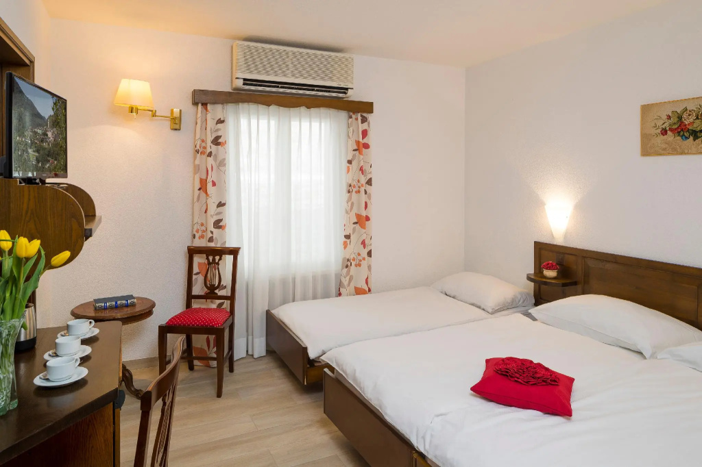 Economy room