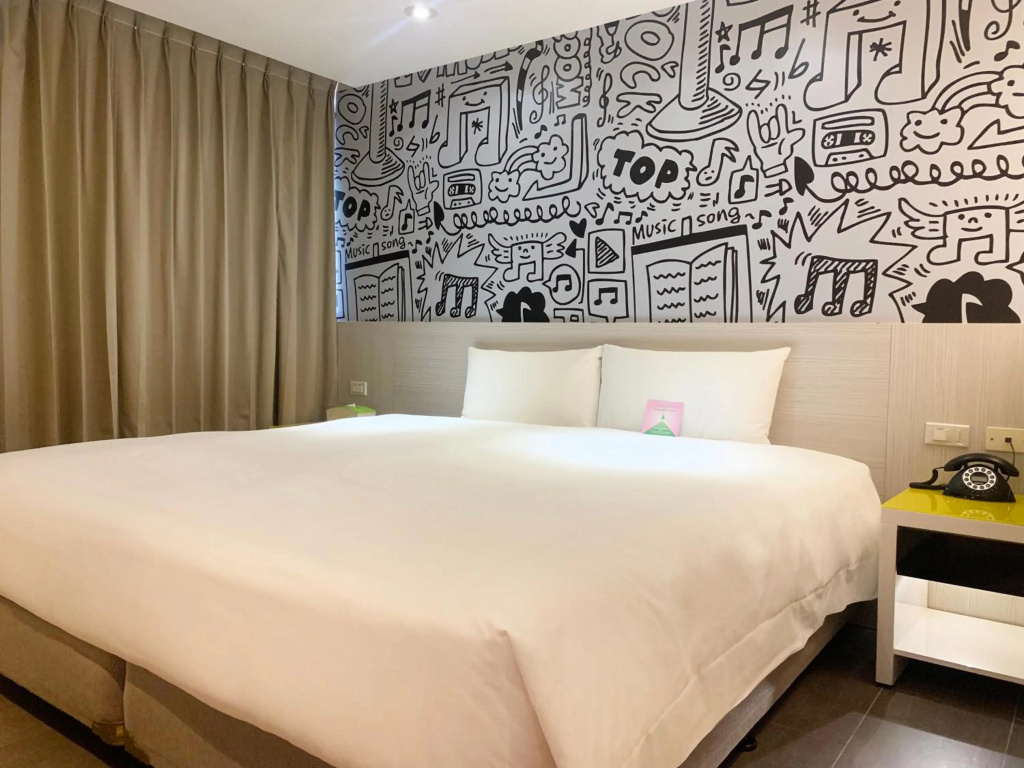 YOUR Hotel — 4