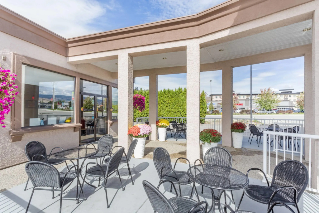 Super 8 by Wyndham Kelowna BC