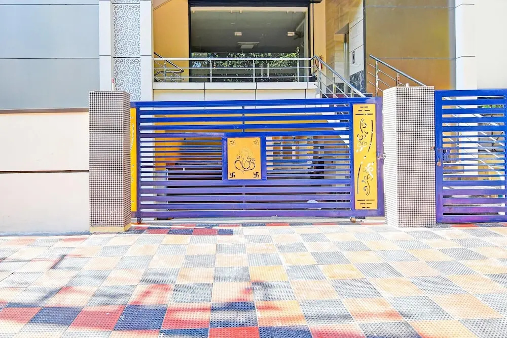Suite OYO Dwarakanagar Near Gurudwara