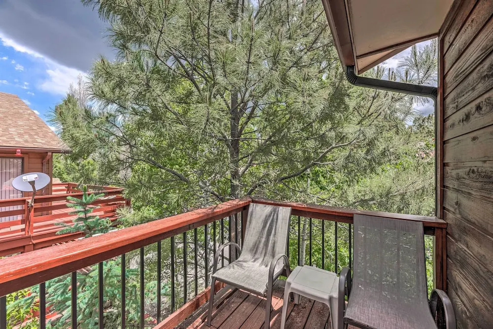 Mountain Lodge w/ Hot Tub, Walk to Grindstone Lake