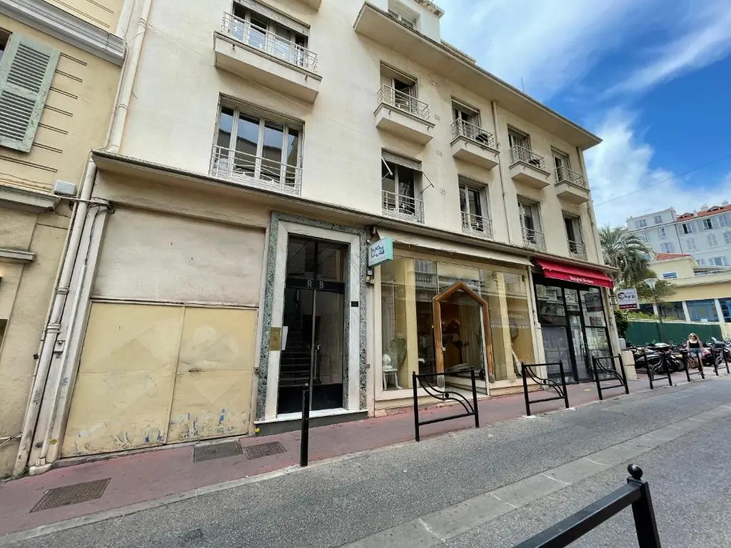 Le Classe : Hypercentre, 150m Palais, Climatisation