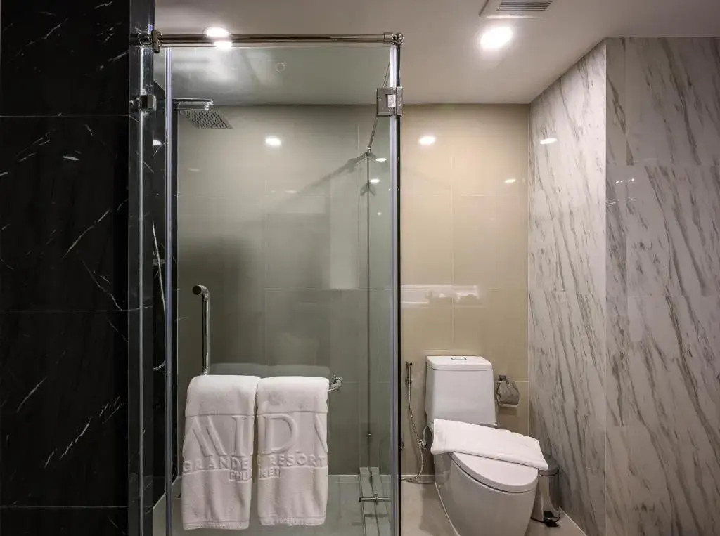 Люкс с бассейном Grande с 2 комнатами с видом на океан в Курортный отель MIDA Grande Resort Phuket