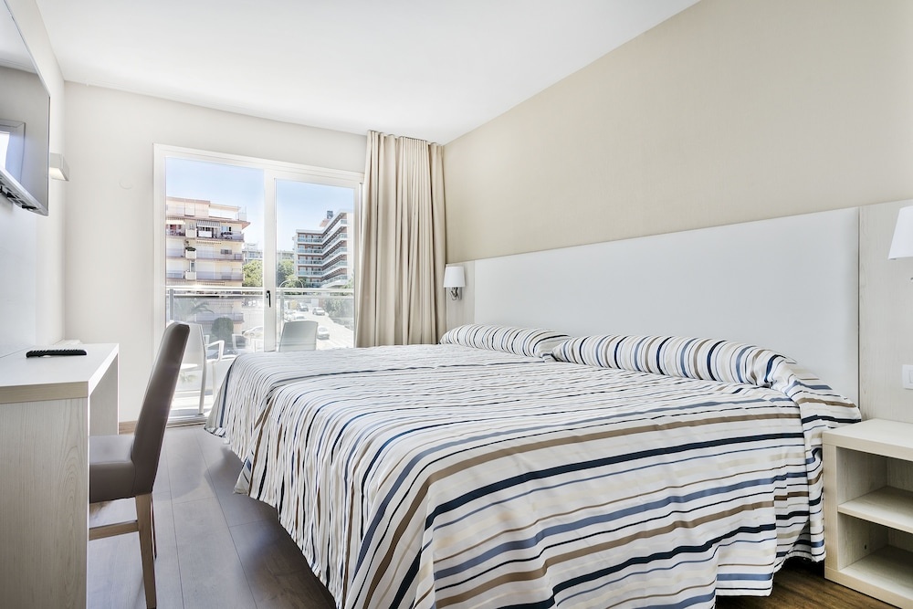 Standard Double room with balcony (full double bed) (bed type is subject to availability)