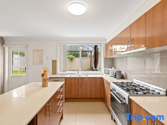 Comfortable Private Rooms – Steps from Train Station