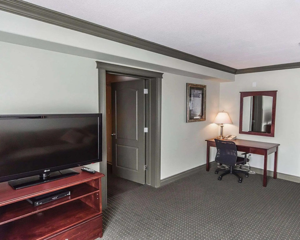 Double Suite with balcony (full double bed)