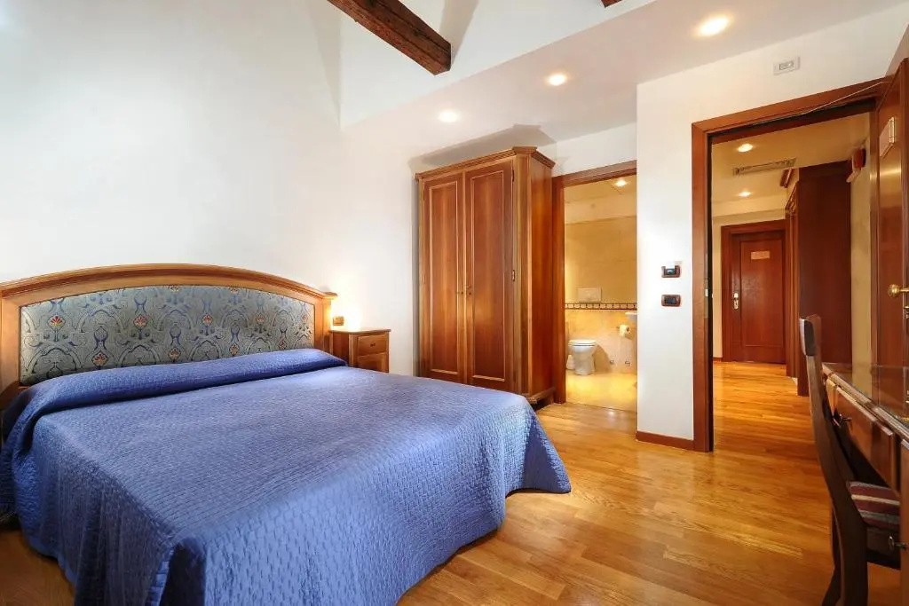 Standard Double room (full double bed)