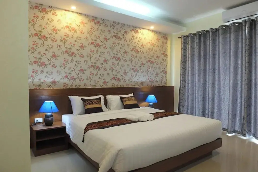 Deluxe Double room with balcony (full double bed)