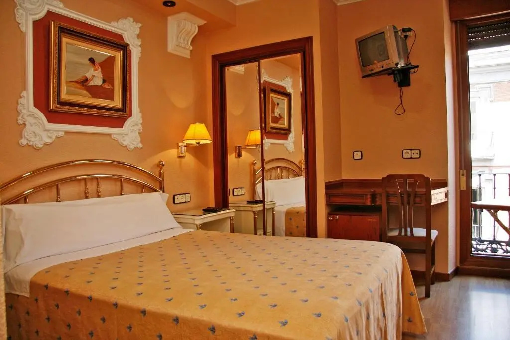 Standard Double room with balcony (full double bed)
