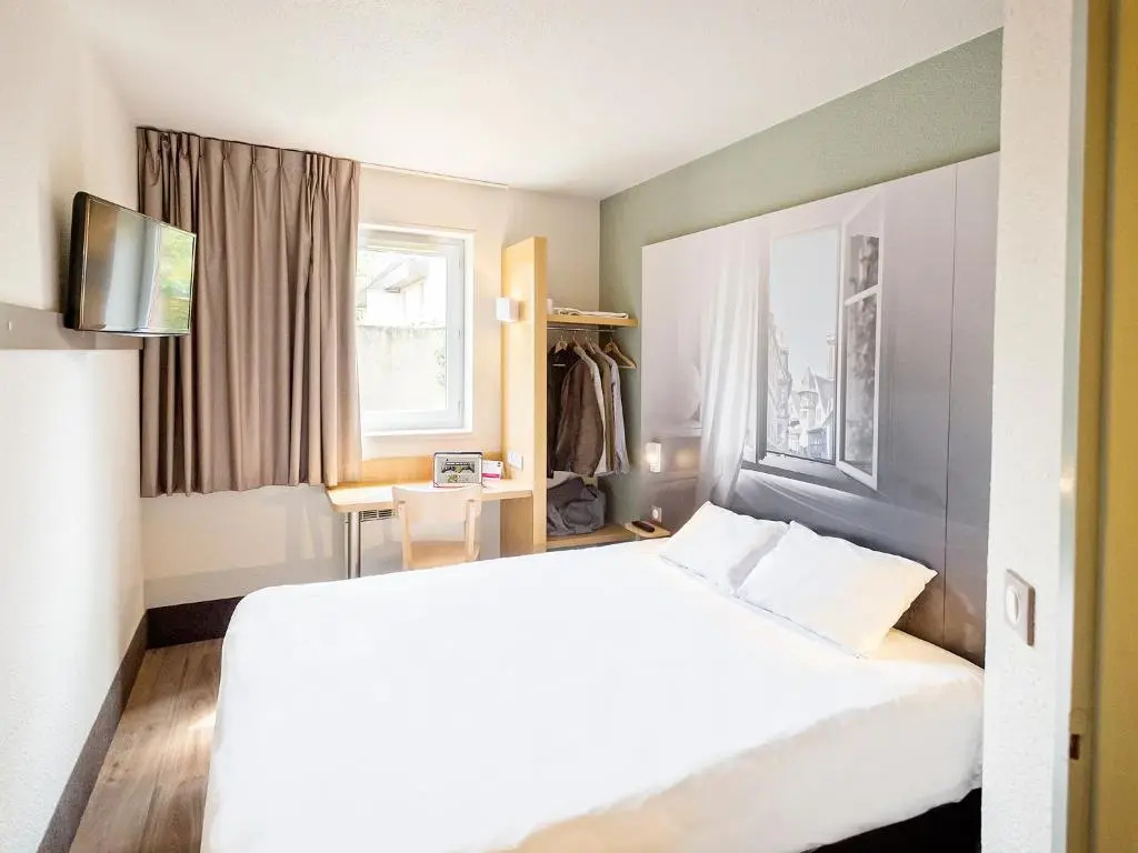 Double room (full double bed)