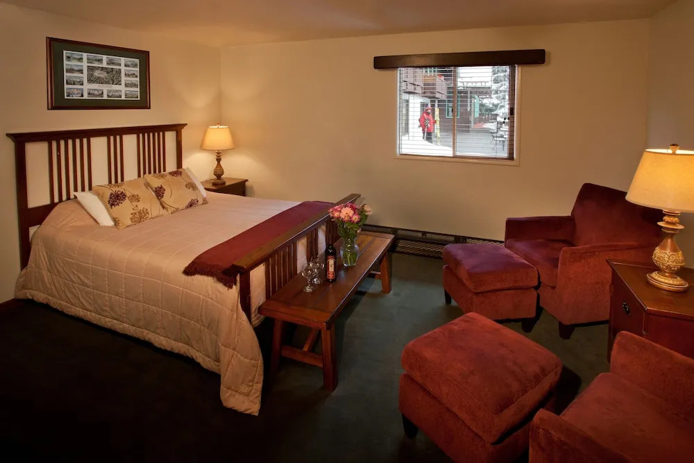 Alpine Inn by null