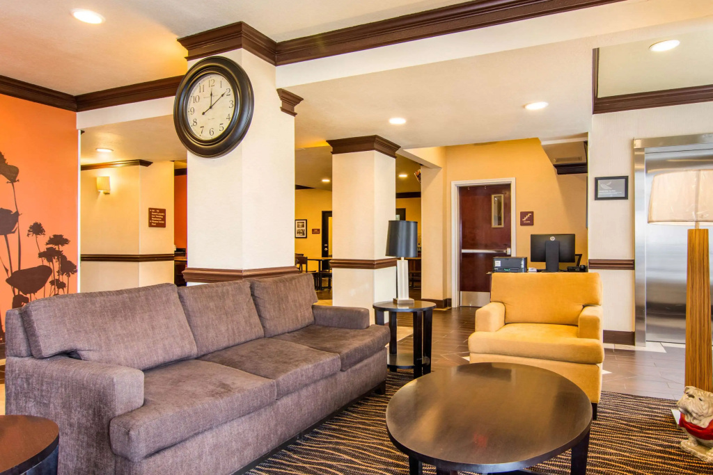 Lobby & Reception