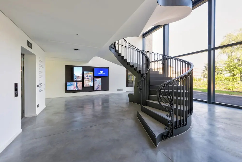 Lobby & Reception