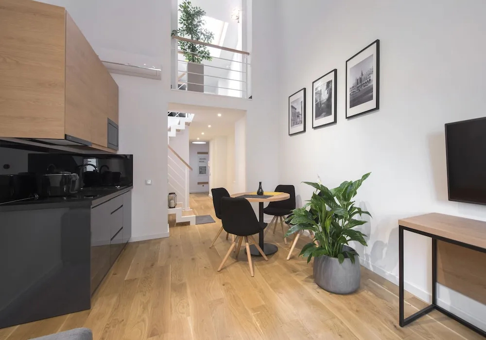 Deluxe Single Apartment with balcony