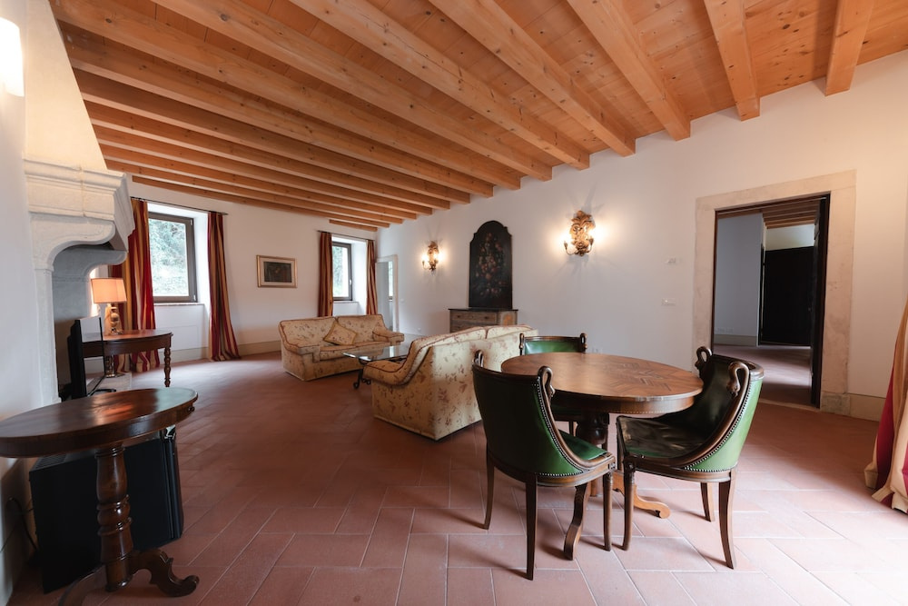 Executive Suite with courtyard view