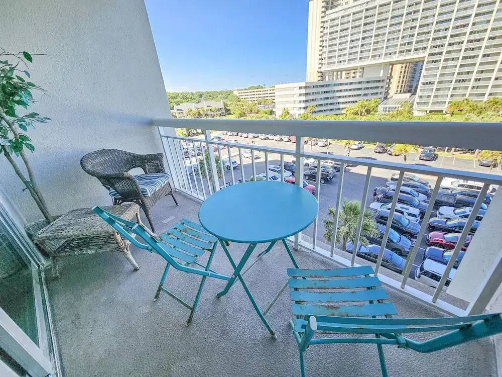 507 South Hampton 2 Bedroom Condo