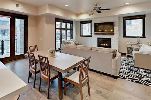 3793 Blackstone Drive Condo Unit 1G