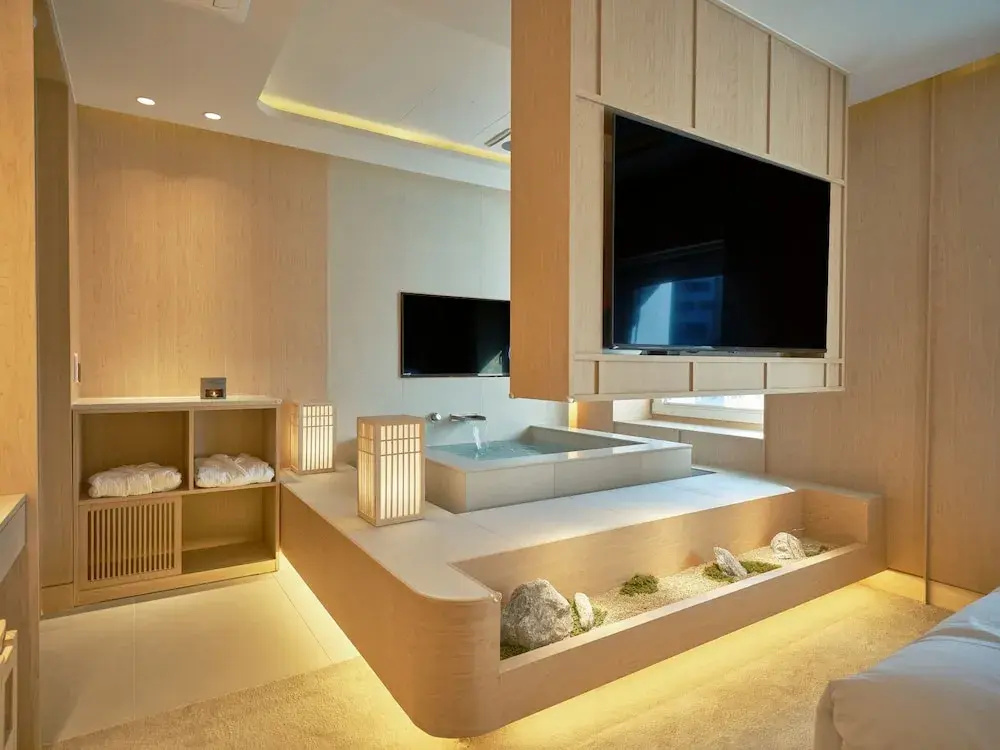 Deluxe Double room (full double bed)