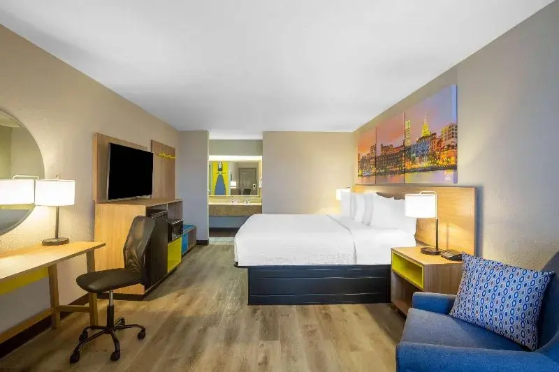 Standard Triple room