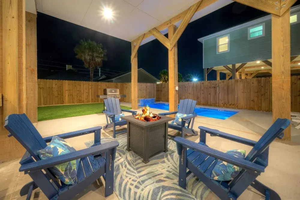 Coastal Retreat w/ Pool, Firepit, BBQ & Outdoor TV Lounge Deja Blue by Avantstay