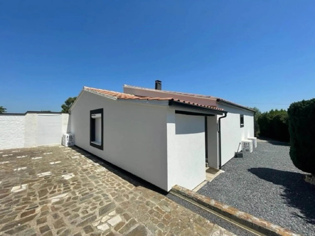 Holiday Home in Pouzols-Minervois with Private Outdoor Pool
