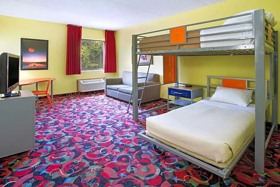 Sextuple Family Suite