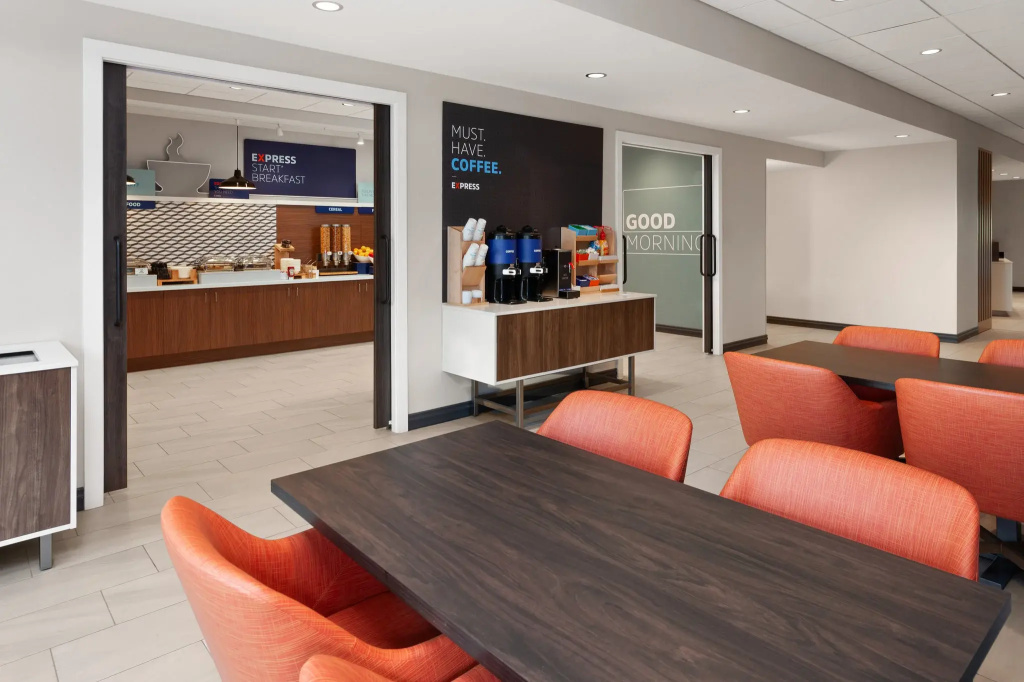 Holiday Inn Express & Suites Reedsburg - Dells Area by IHG