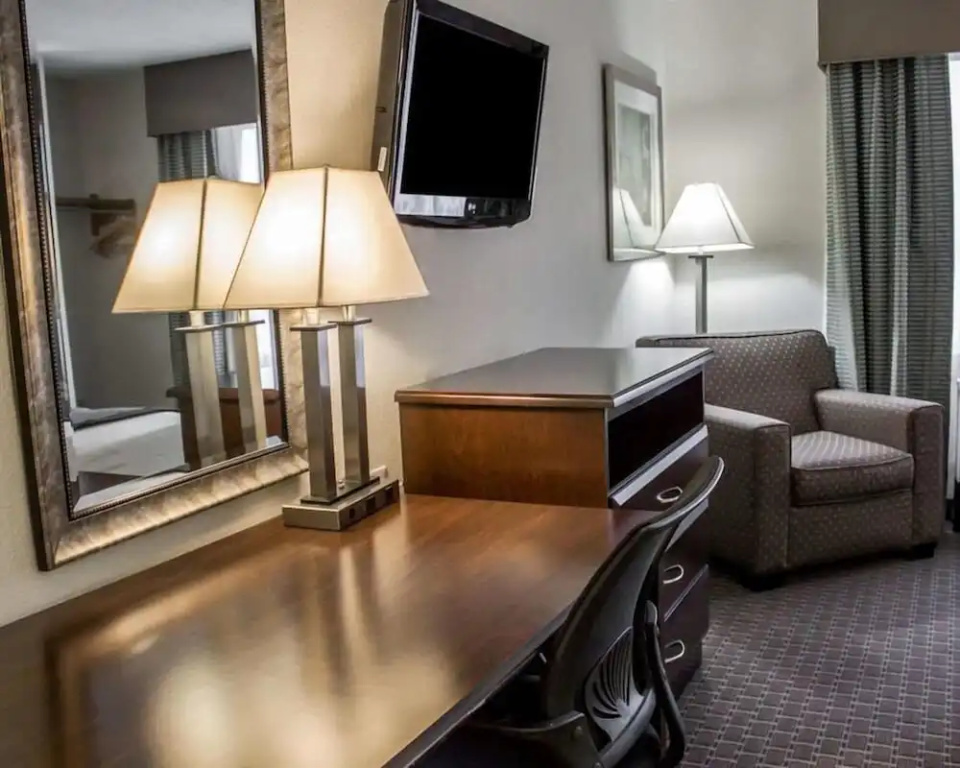 Deluxe Double room (full double bed)