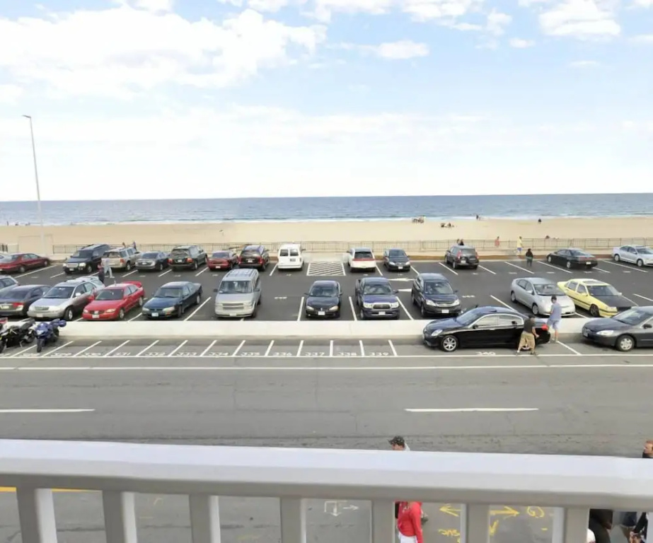 Standard Double room with balcony and with ocean view (full double bed)