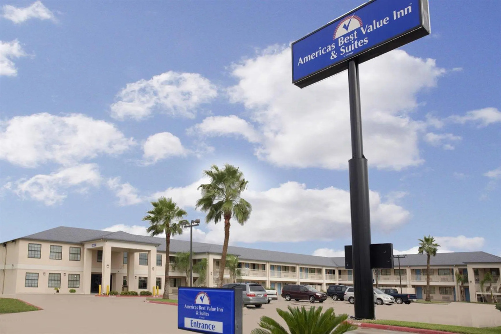 Deluxe Inn & Suites