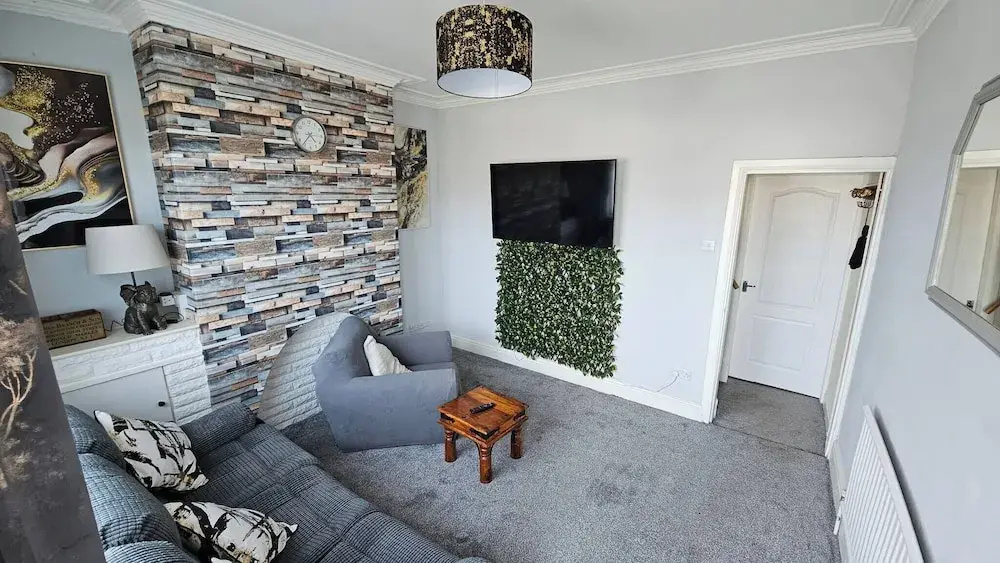 Charming 3-bedroom Home in Doncaster, Perfect for Family, Friends & Contractors