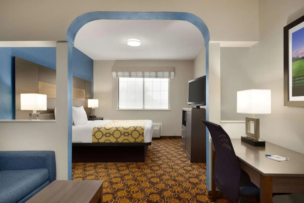 Double Suite (full double bed)