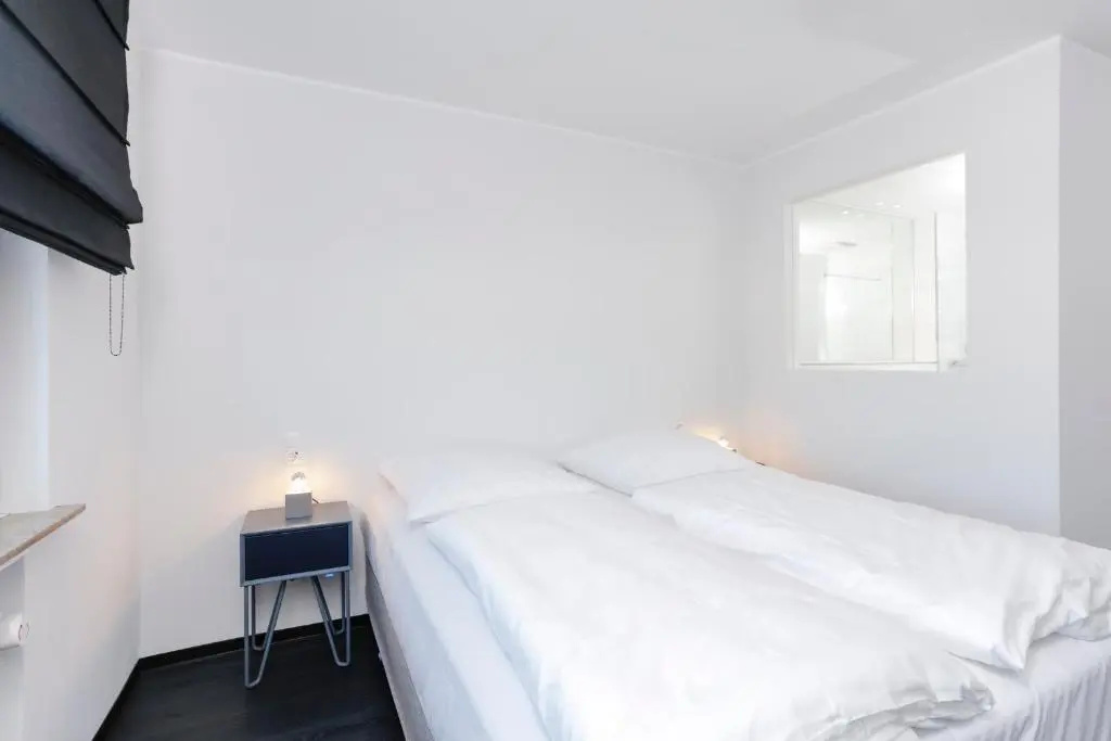 Deluxe Double room (full double bed)