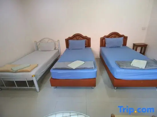 Standard Triple room with balcony