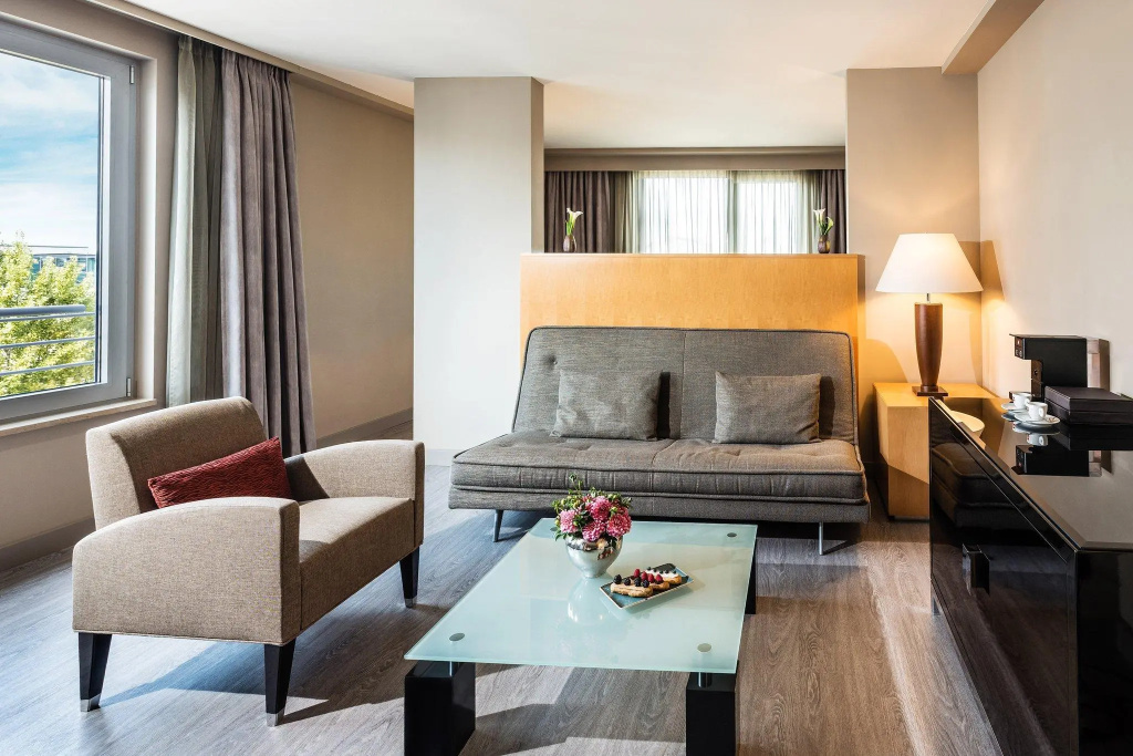 Deluxe Double Suite (full double bed)