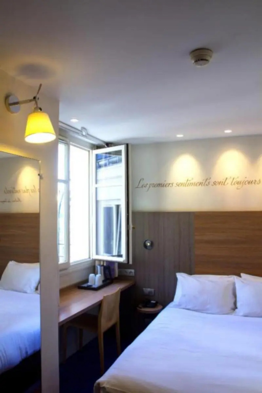 Hotel de Sevigne 65