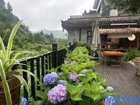 Phoenix Reed Crossing Courtyard Riverview Homestay (Fenghuang Ancient Town Tuojiang Branch)