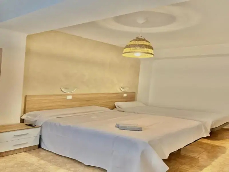 Standard Triple room with city view